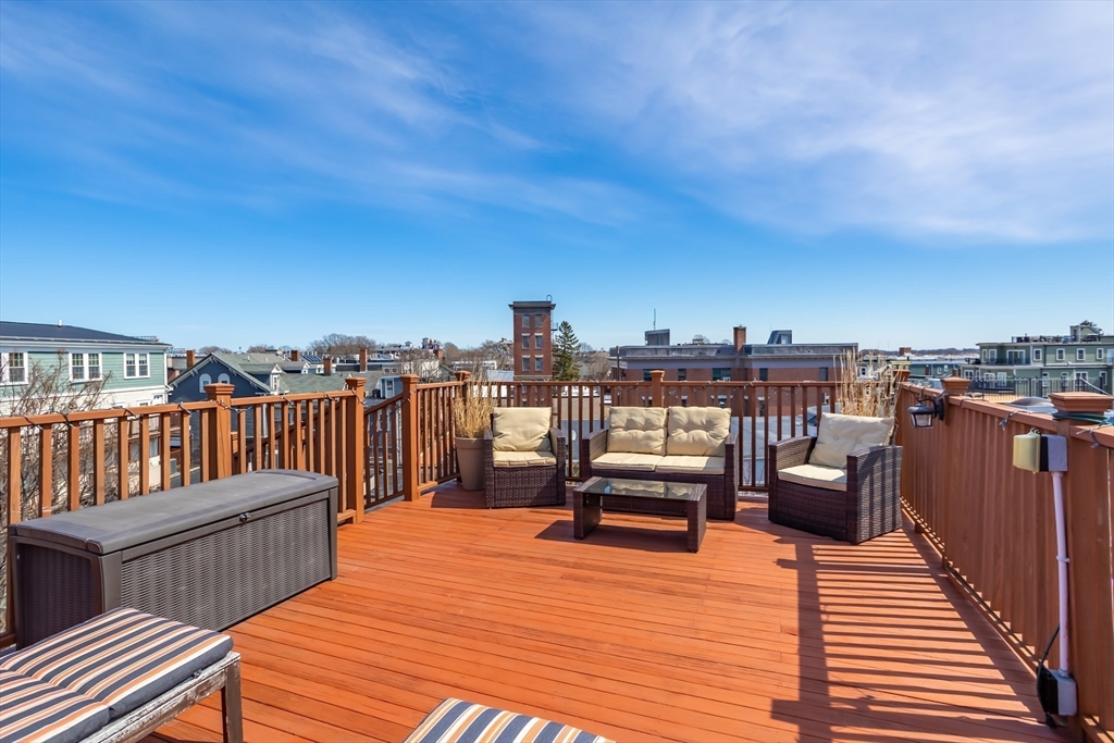 200 Emerson St Unit: 3 Penthouse