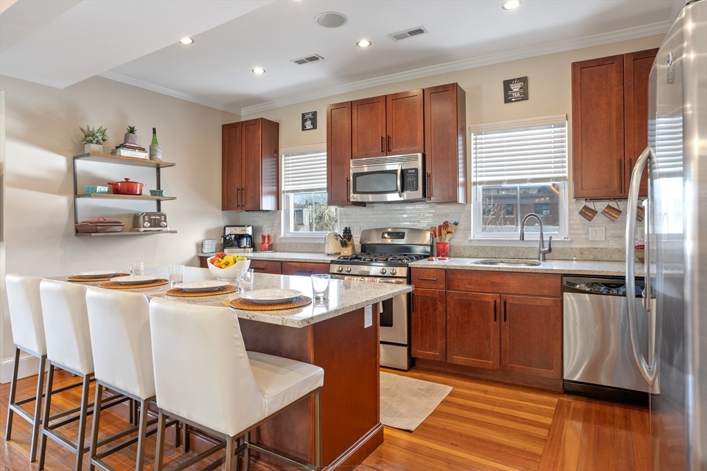 200 Emerson St Unit: 3 Penthouse