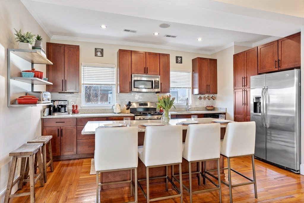 200 Emerson St Unit: 3 Penthouse