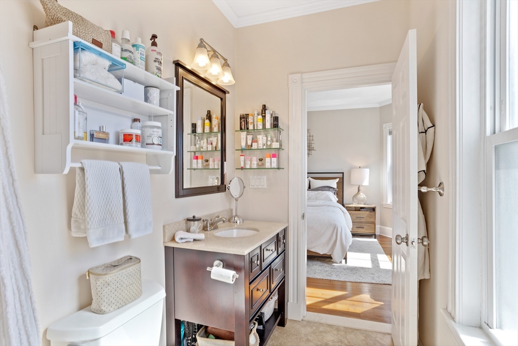 200 Emerson St Unit: 3 Penthouse