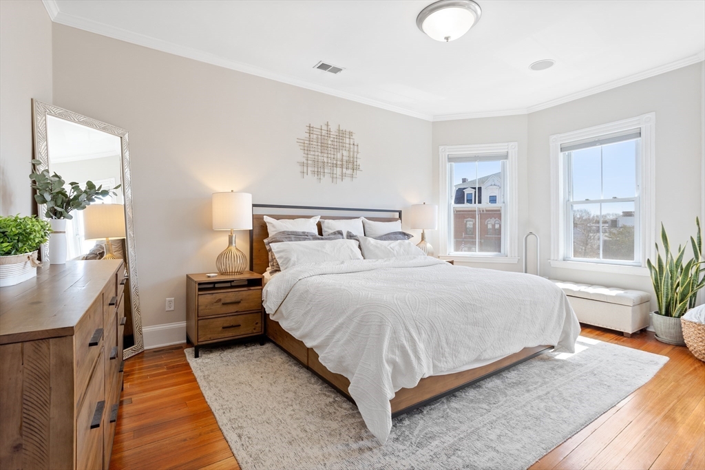 200 Emerson St Unit: 3 Penthouse