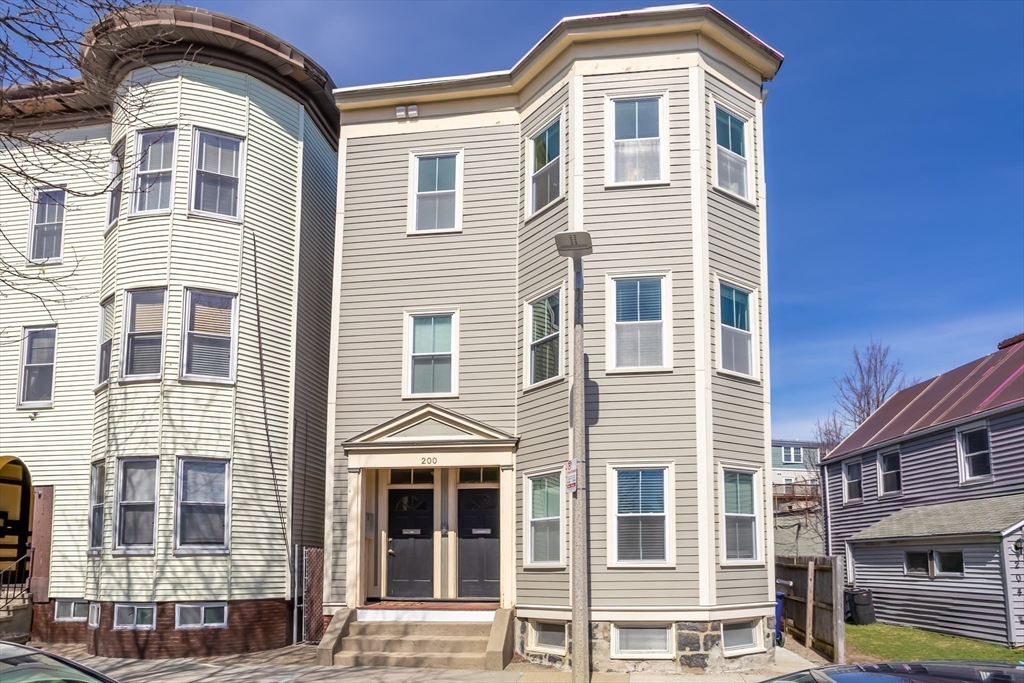 200 Emerson St Unit: 3 Penthouse