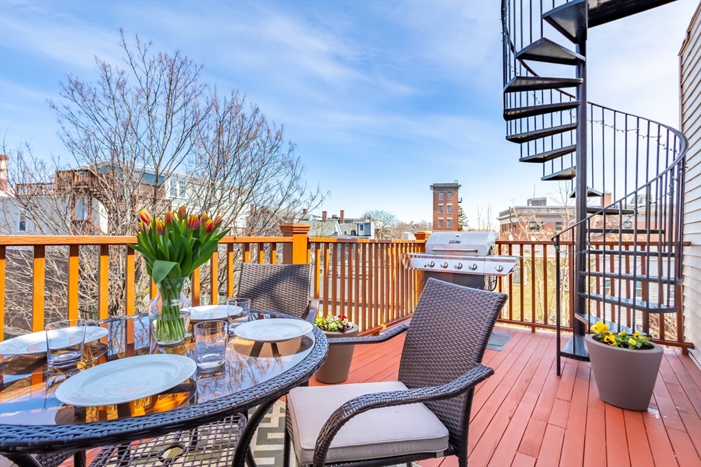 200 Emerson St Unit: 3 Penthouse