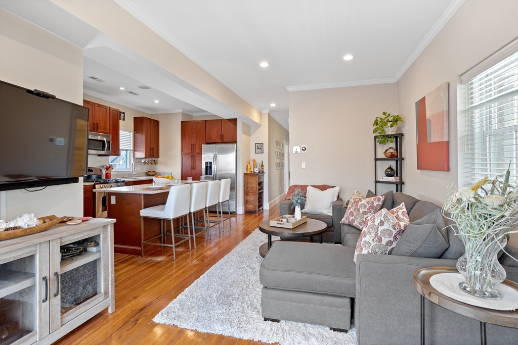 200 Emerson St Unit: 3 Penthouse
