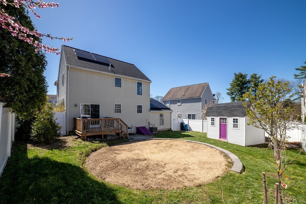 14 Wood Ln