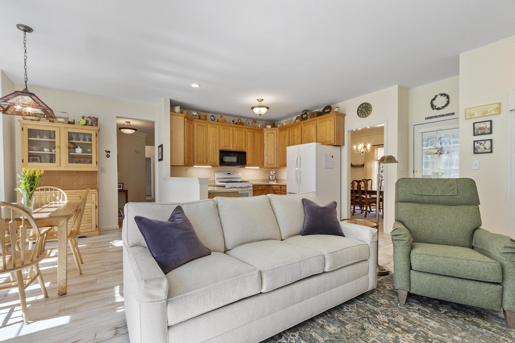 15 Pheasant Ln
