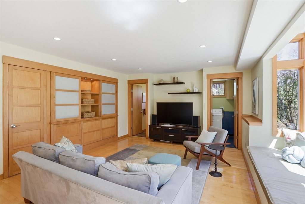 3 Hawthorne St