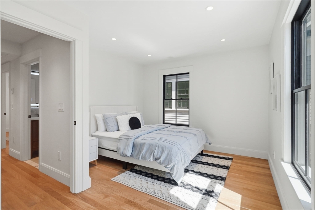 9 Mt Auburn St