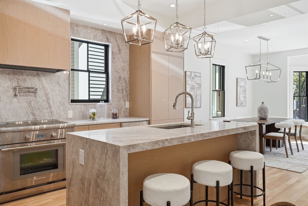 9 Mt Auburn St