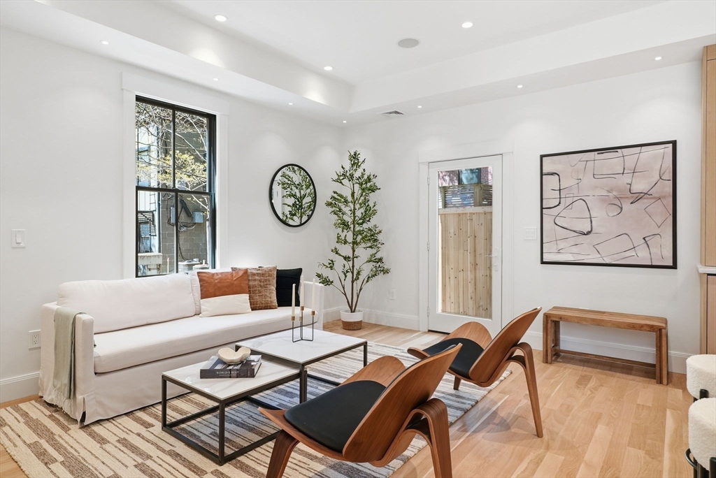 9 Mt Auburn St
