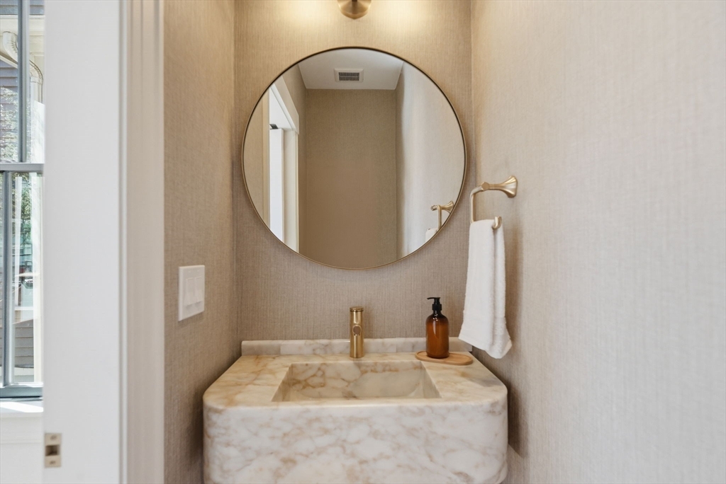 9 Mt Auburn St