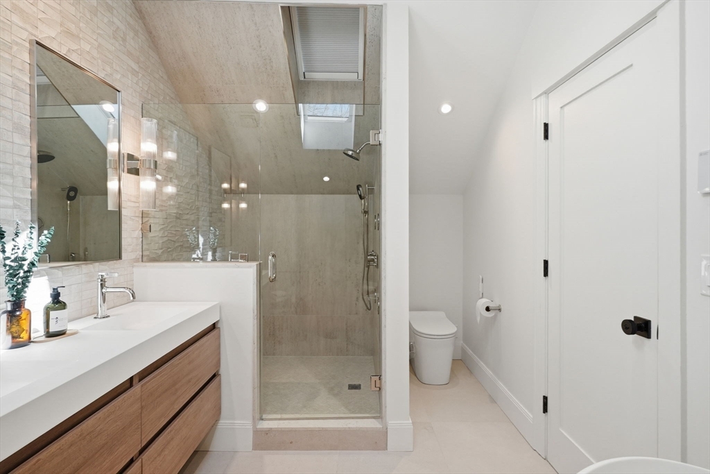 9 Mt Auburn St