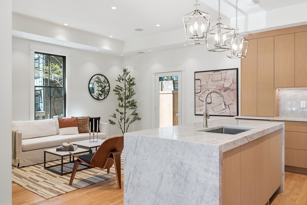 9 Mt Auburn St
