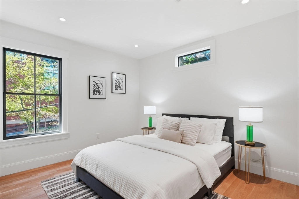 9 Mt Auburn St