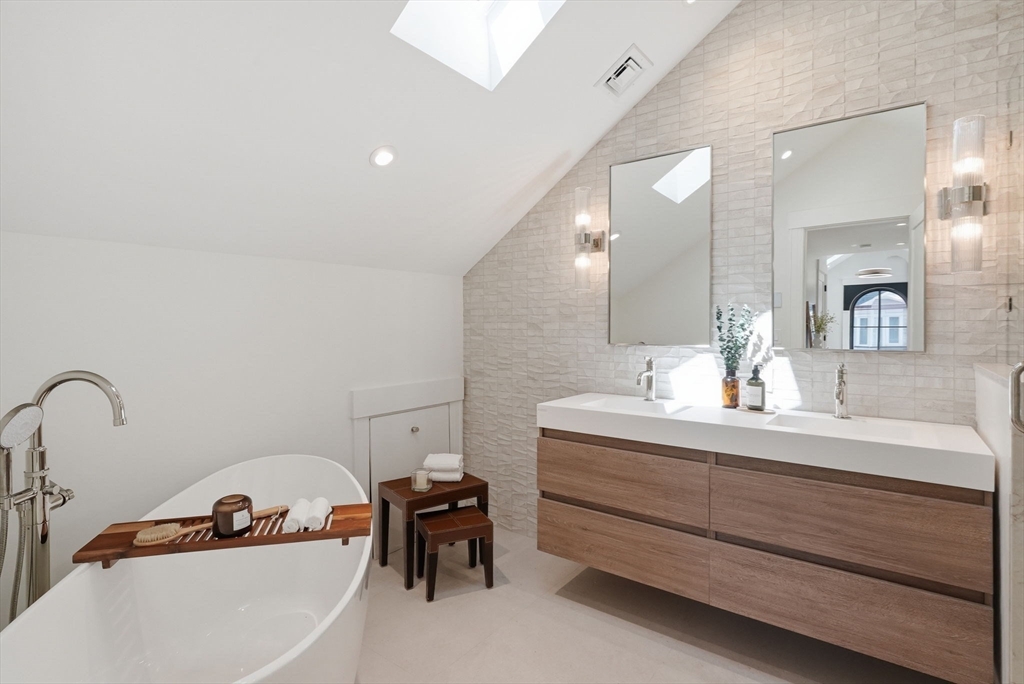 9 Mt Auburn St