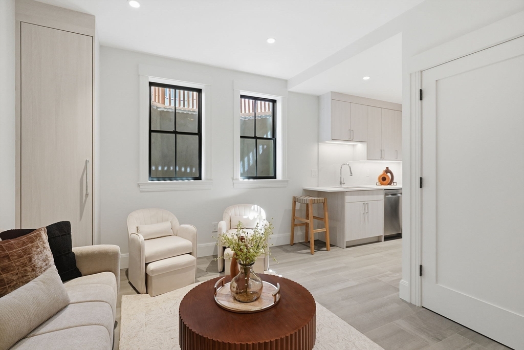 9 Mt Auburn St