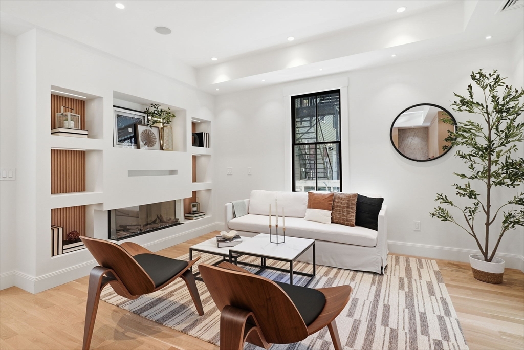 9 Mt Auburn St