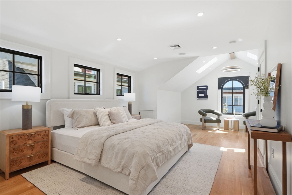 9 Mt Auburn St