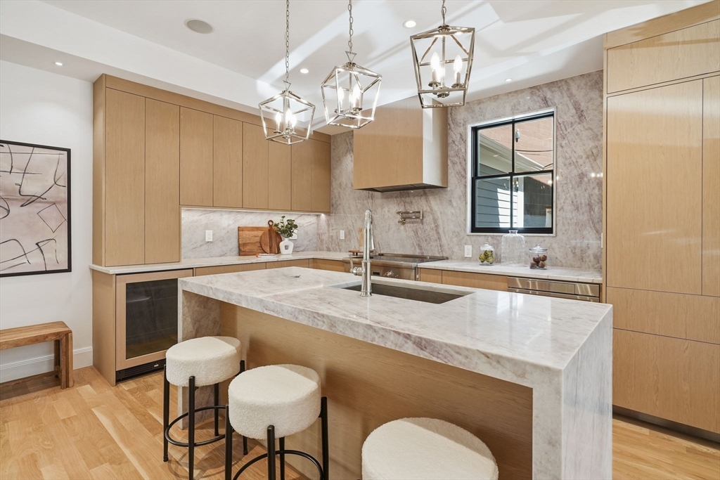 9 Mt Auburn St