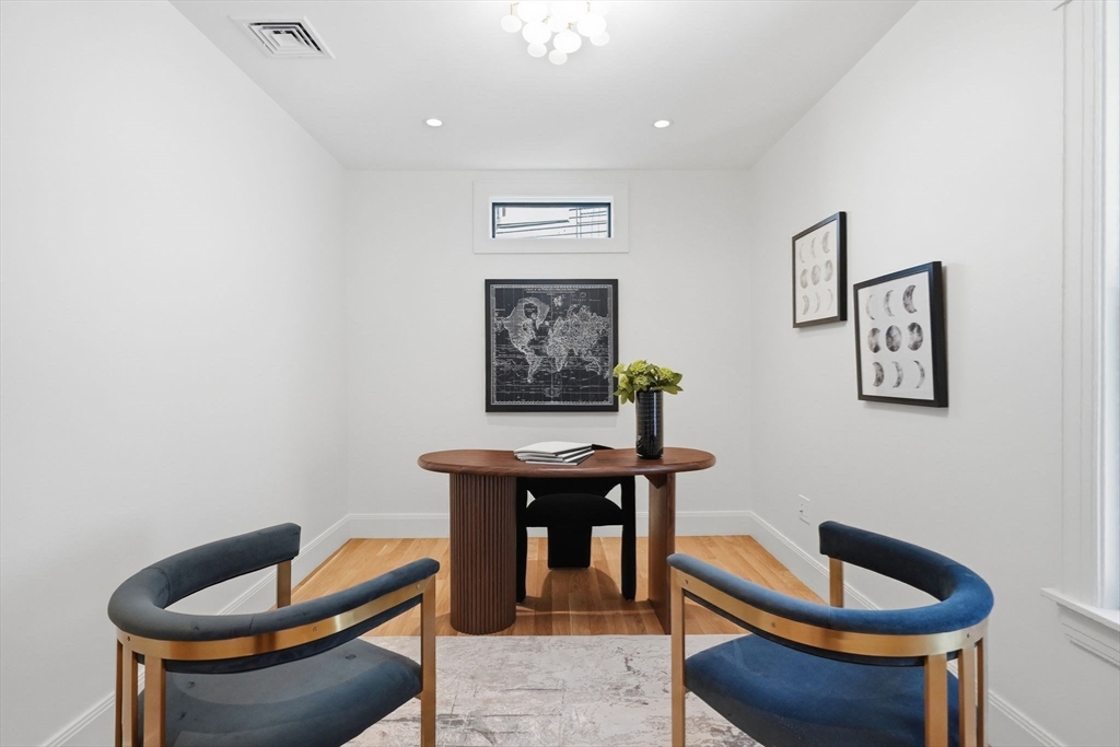 9 Mt Auburn St