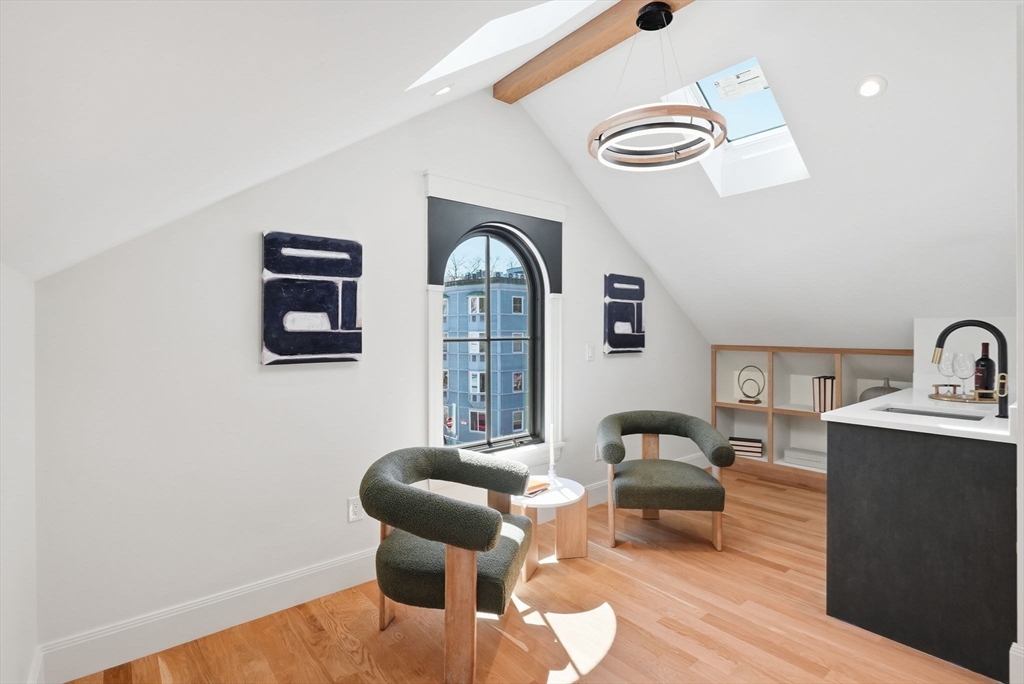 9 Mt Auburn St
