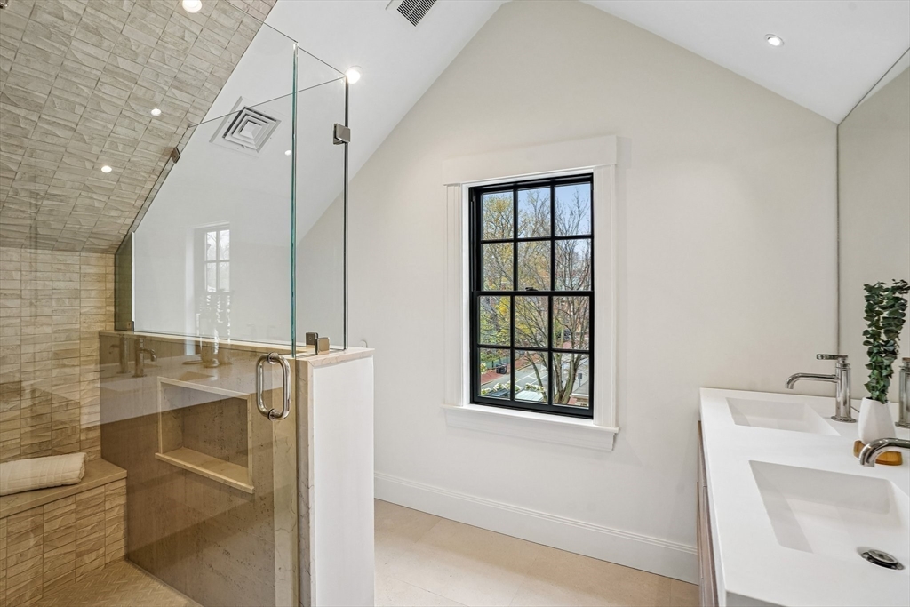 11 Mt Auburn St # A