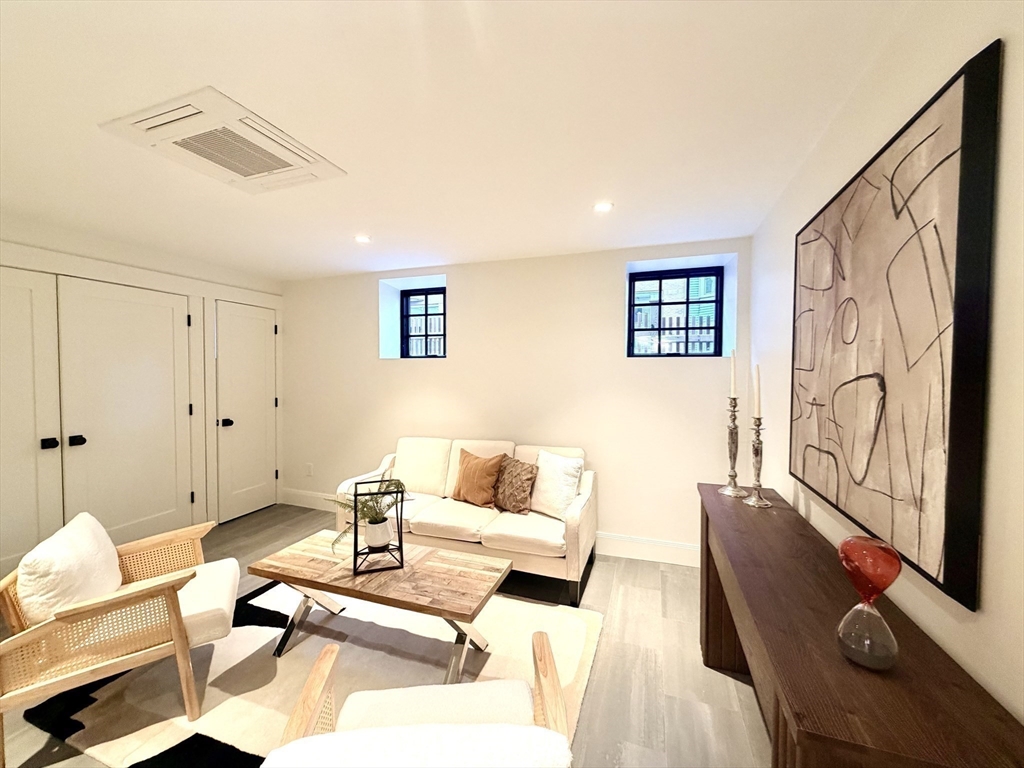 11 Mt Auburn St # A