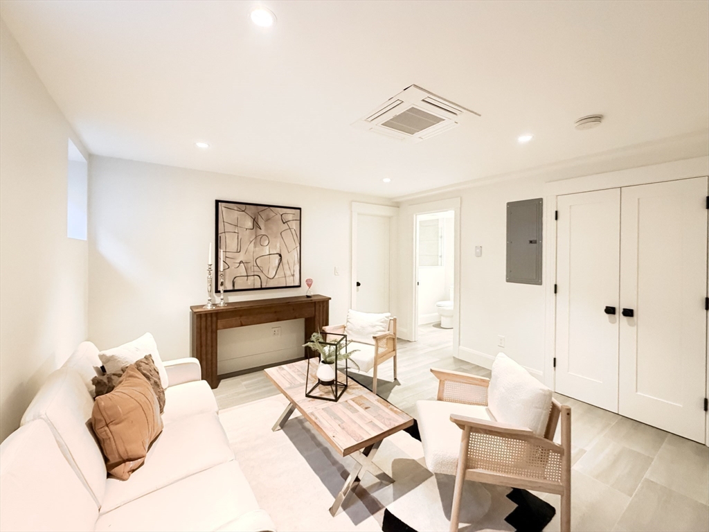 11 Mt Auburn St # A