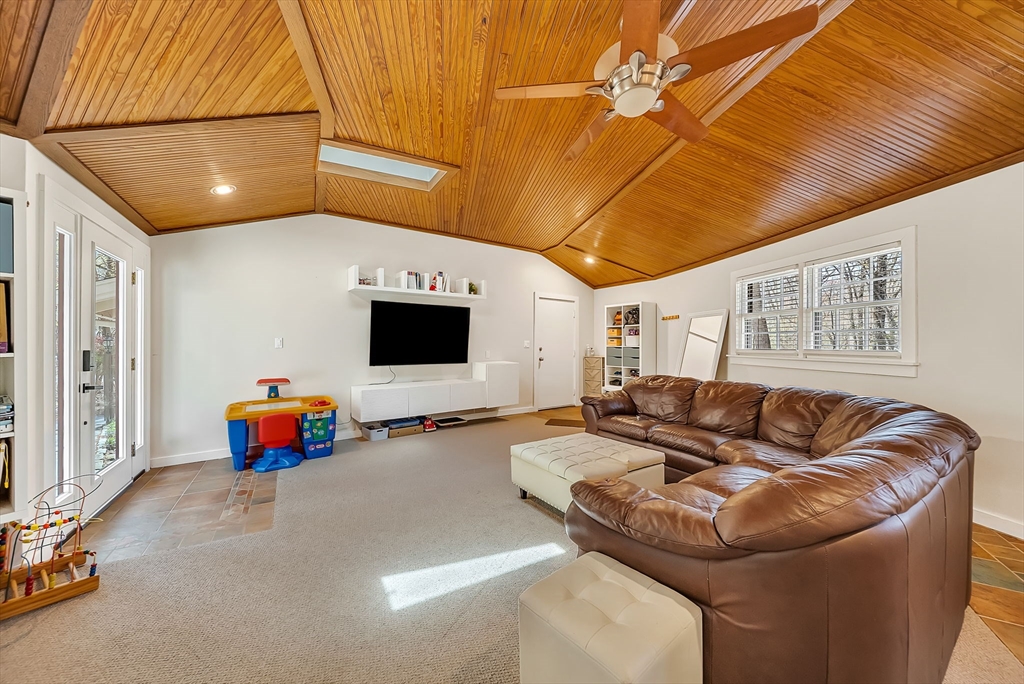 103 Newtown Rd
