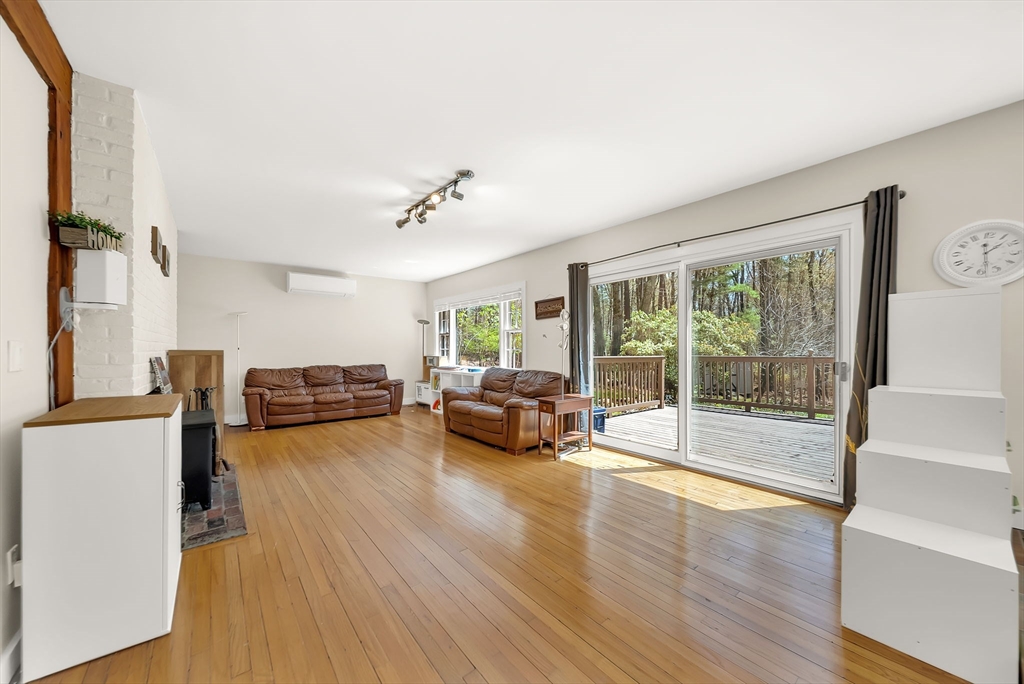 103 Newtown Rd