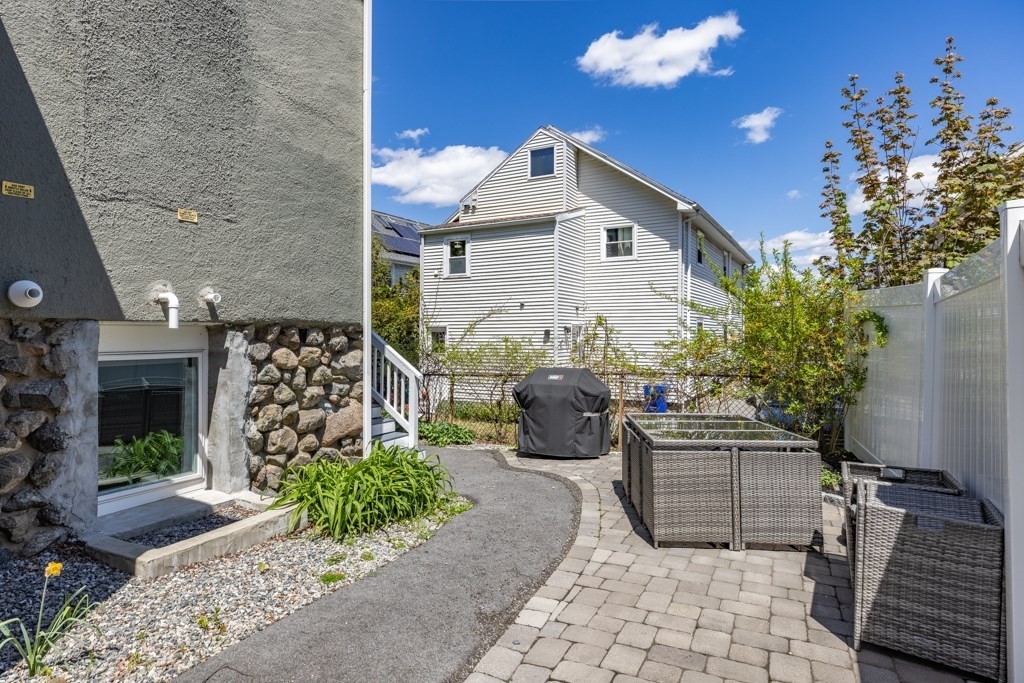 30 Gloucester St # 30