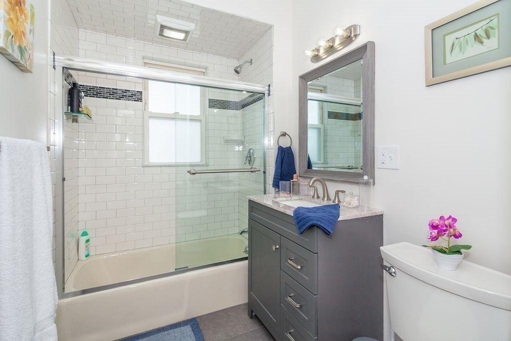 11 Stuart St # 1