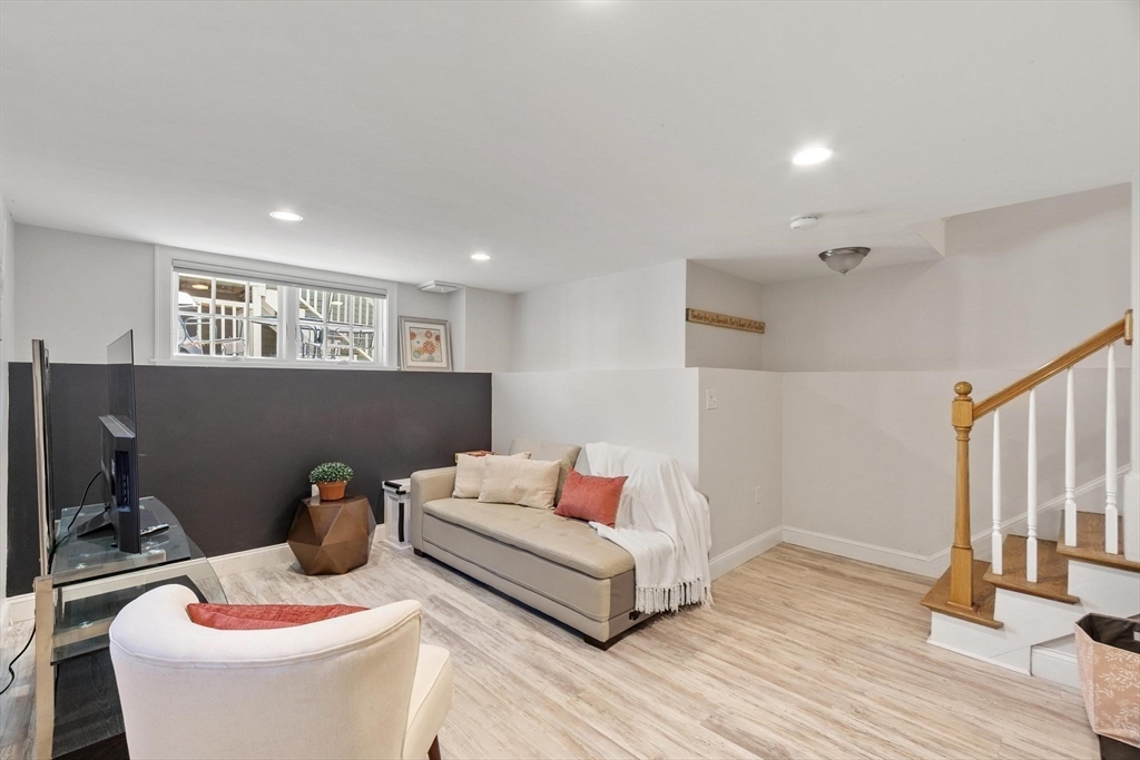 11 Brookford St