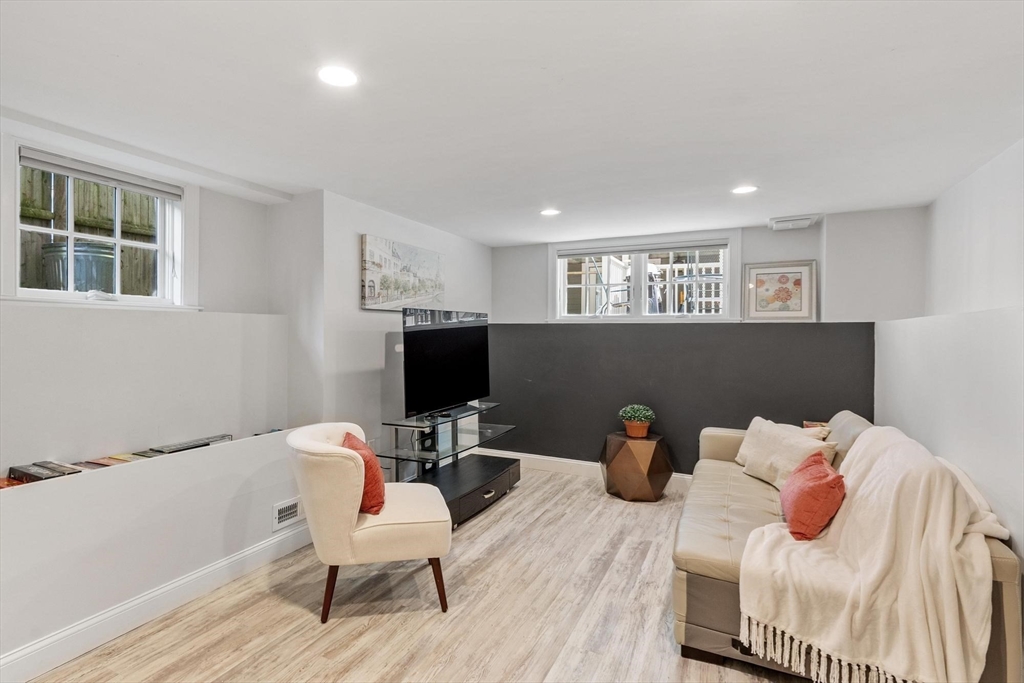 11 Brookford St