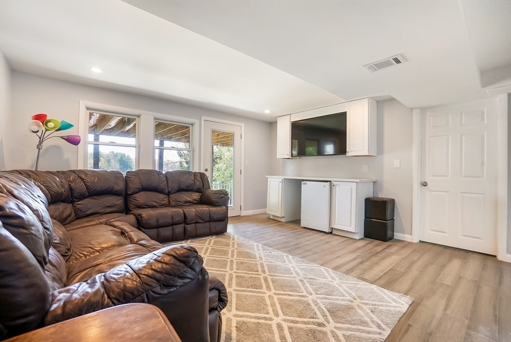 63 Fort Meadow Dr