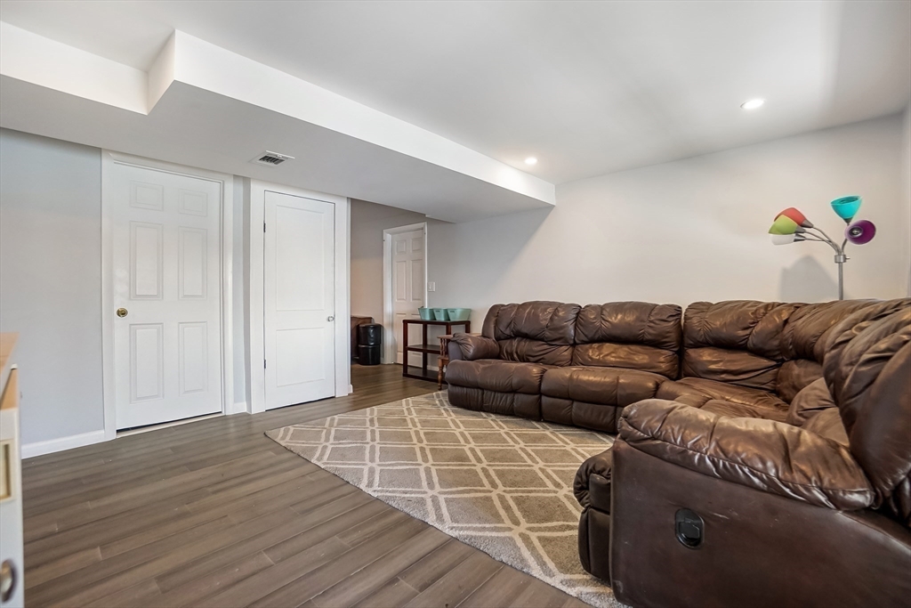 63 Fort Meadow Dr