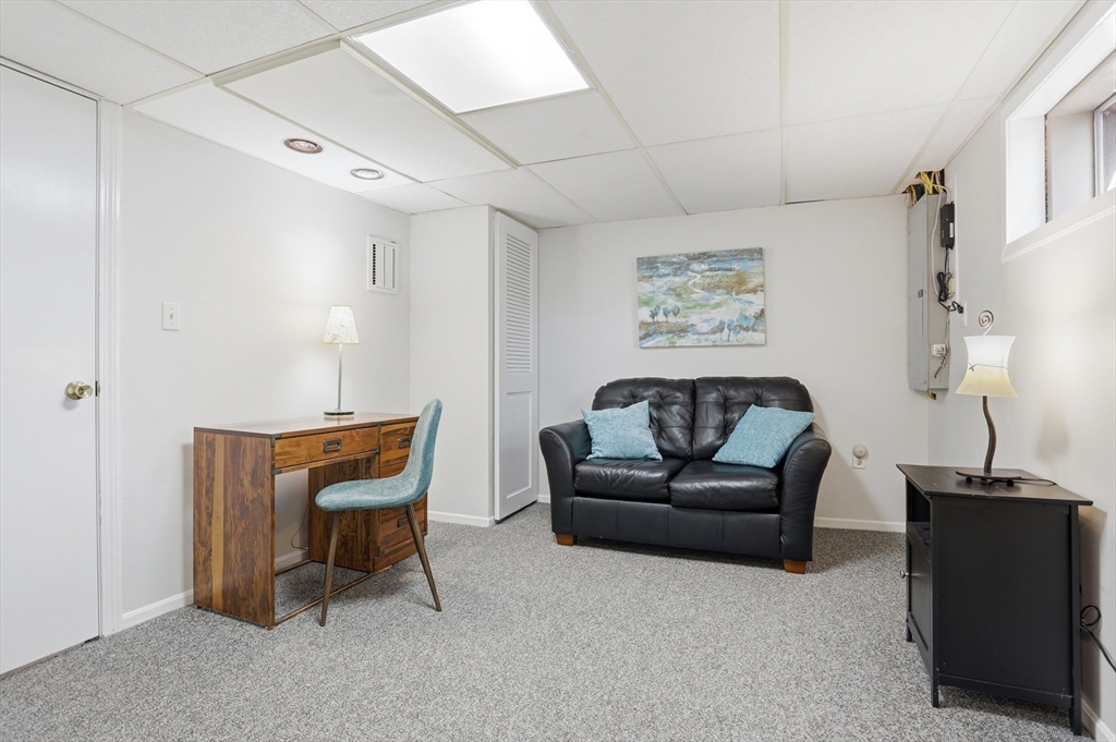 4 Meadowbrook Rd