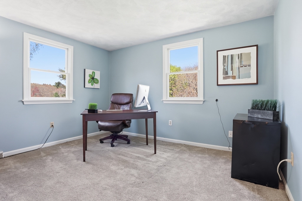 4 Meadowbrook Rd