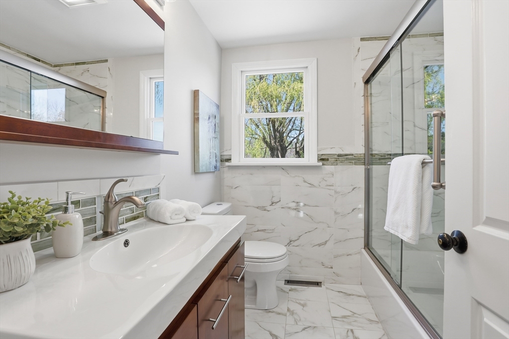 4 Meadowbrook Rd