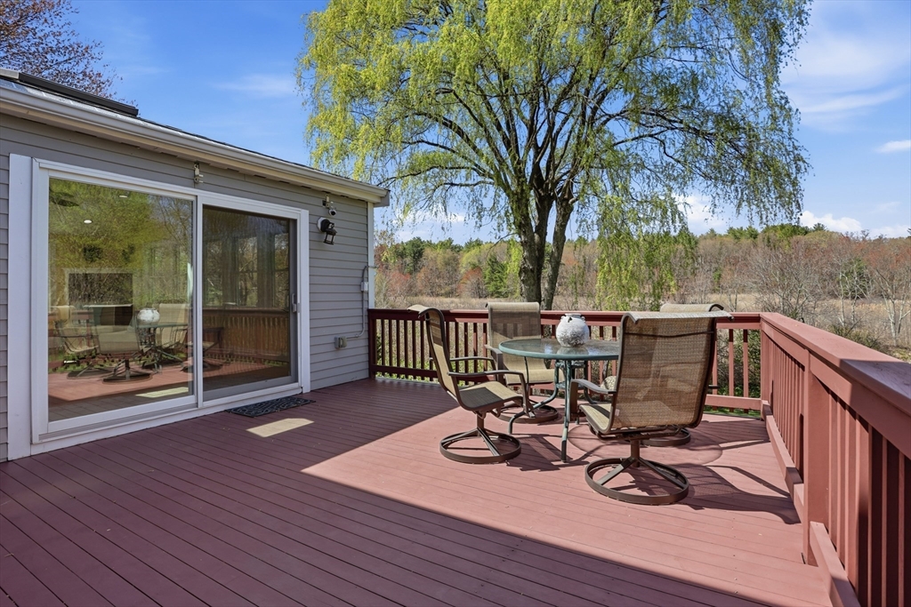 4 Meadowbrook Rd