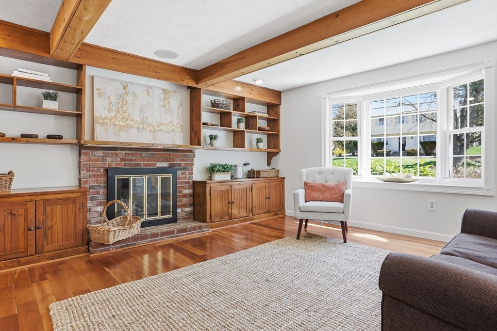 4 Meadowbrook Rd