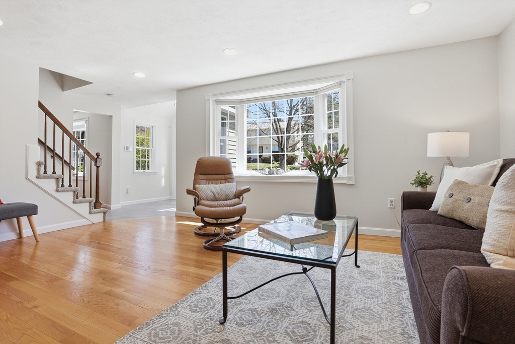 4 Meadowbrook Rd