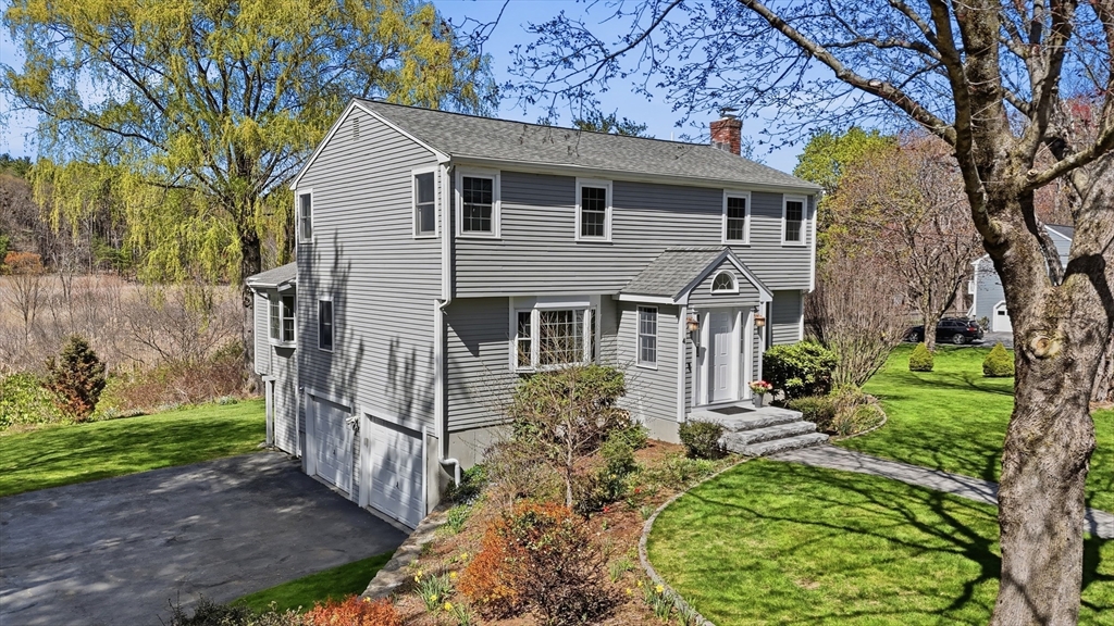 4 Meadowbrook Rd
