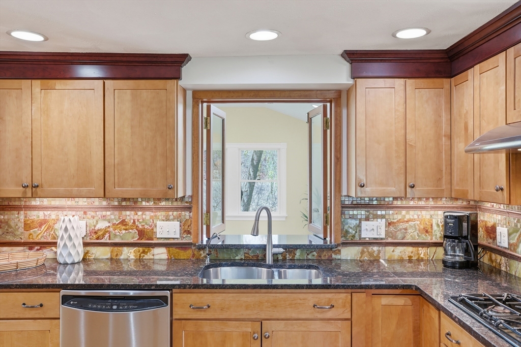 4 Meadowbrook Rd