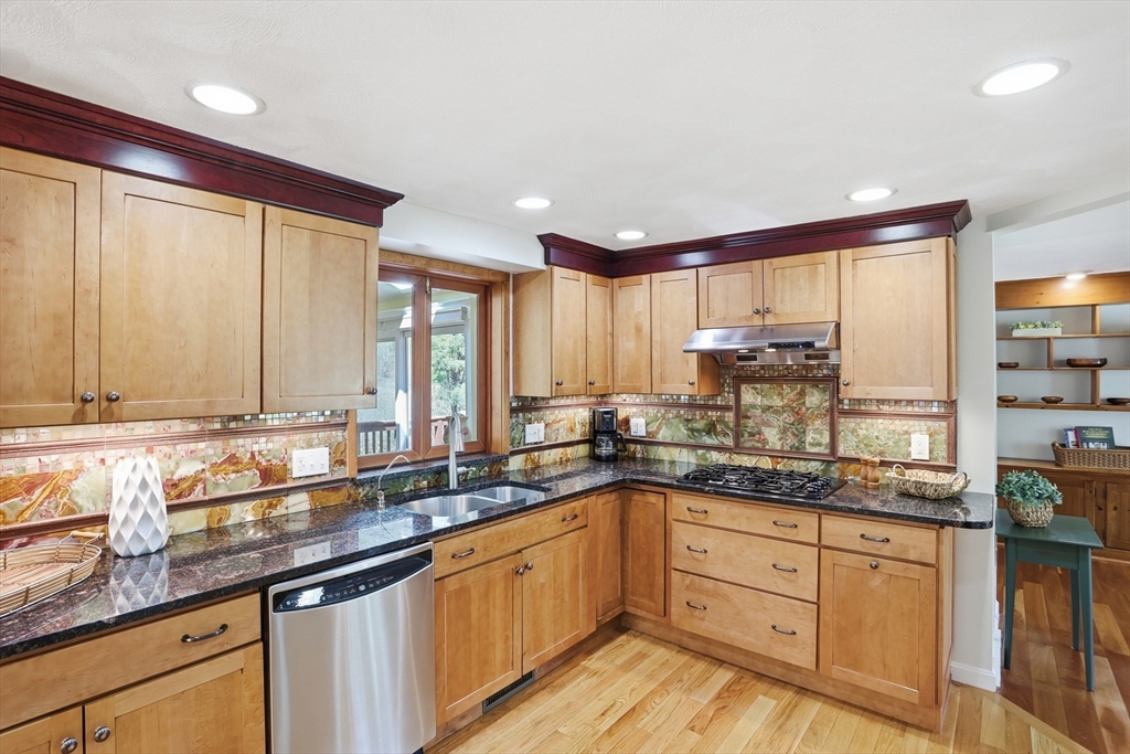 4 Meadowbrook Rd