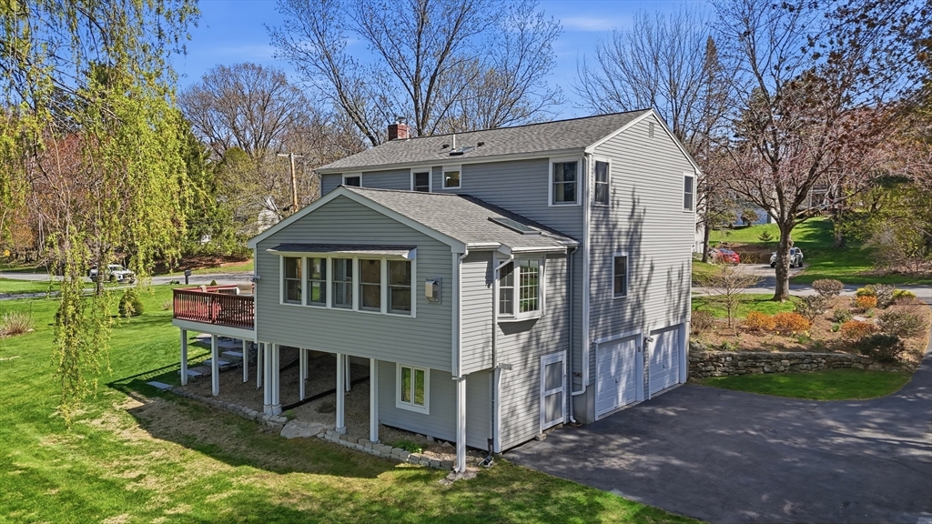 4 Meadowbrook Rd