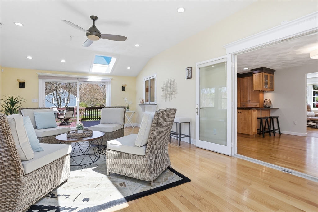 4 Meadowbrook Rd
