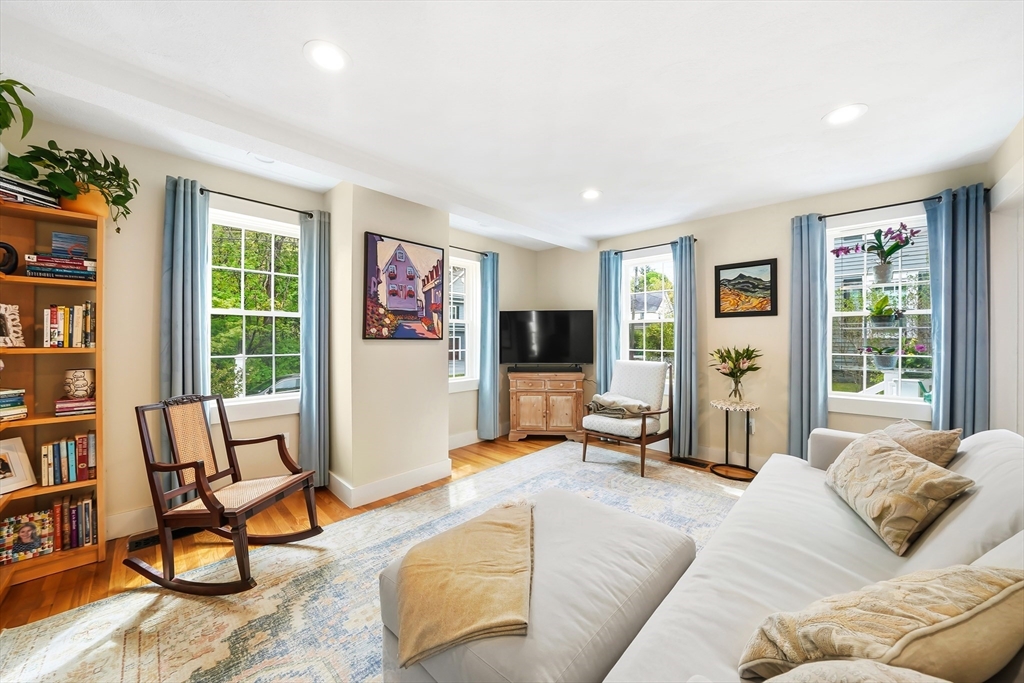 11 Beacon St