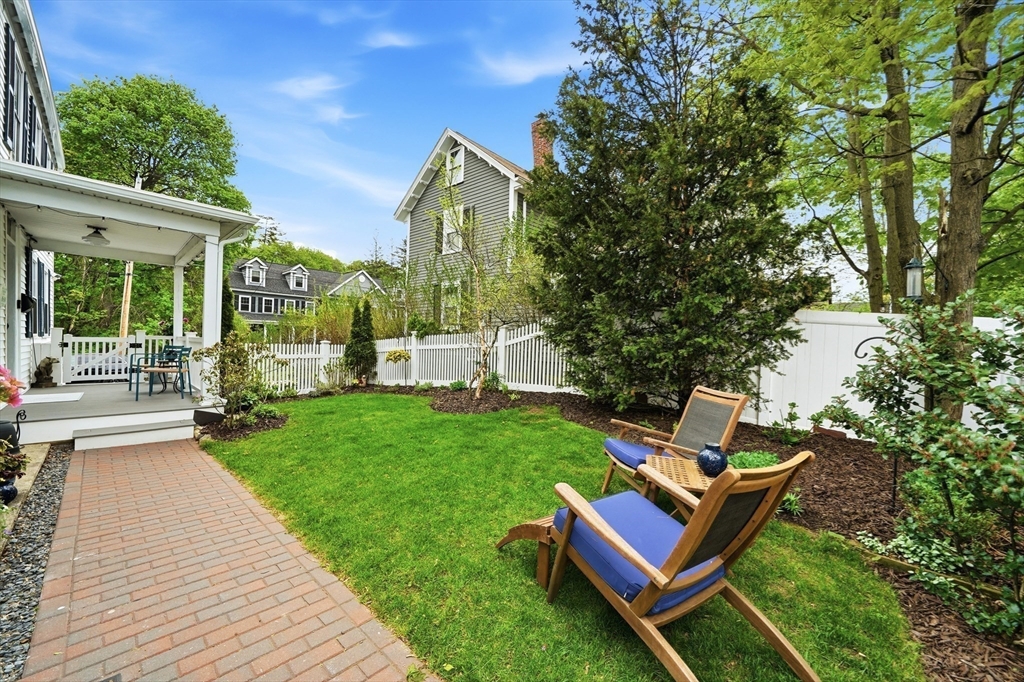 11 Beacon St