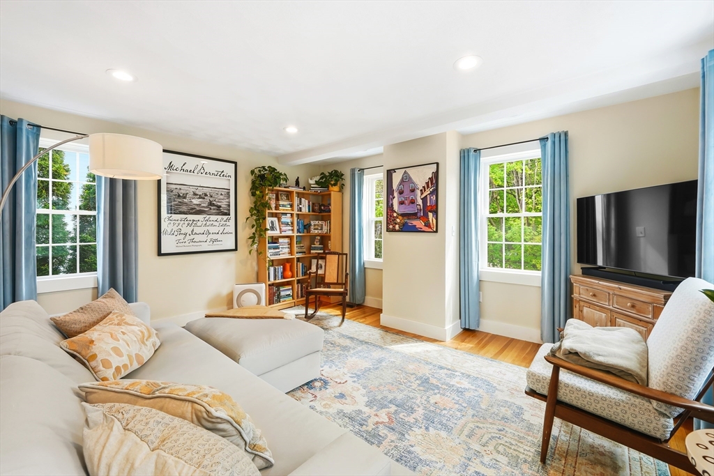 11 Beacon St